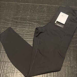 Nike black NWT Active Leggings high rise 7/8 length w/pockets